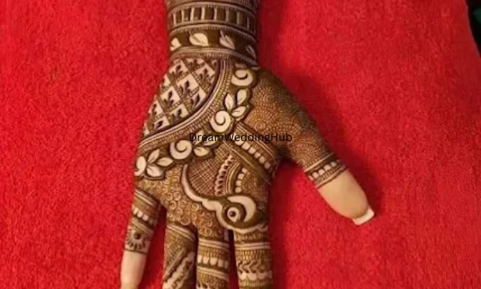 Loveys Mehandi Art